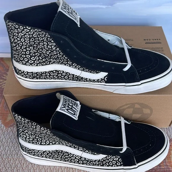 Vans WMNS Sk8-Hi 38 Deco
Sting Ray Black/Vintage White
VN0A4BX64WM
Sneakers - Picture 3 of 16